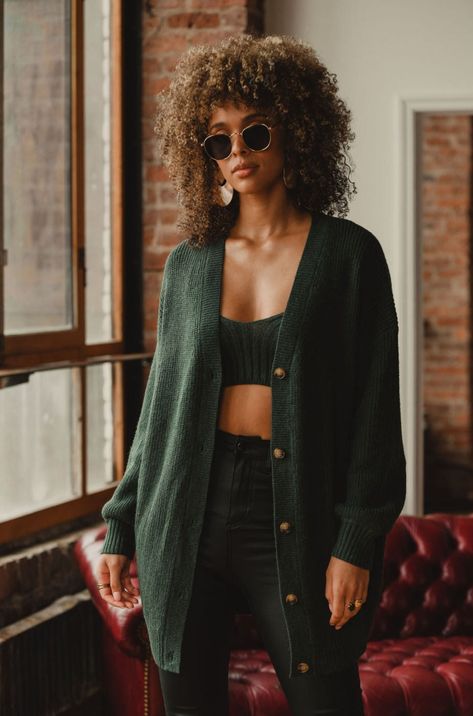 Dark Green Cardigan Outfit, Green Cardigan Outfit, Sweata Weatha, Emerald Green Outfit, Dark Green Cardigan, Tops Fall Outfits, 12th Tribe, Winter Outfit Inspiration, Going Green