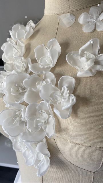 Flower Embellished Dress, Fabric Flowers On Dress, 3d Dress Design, Dresses Tutorial, Flowers On Dress, Jewel Flowers, 3d Flower Dress, Fashion Model Sketch, Handmade Wedding Dresses