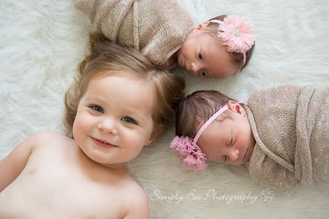 Twins And Older Sister, Twins Identical, Twins Newborn, Twins Sisters, Twin Newborn, Twin Photos, Sibling Photos, Newborn Pics, Twin Outfits