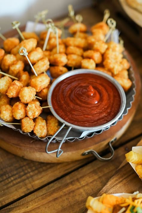 Frozen Tater Tots, Party Food Platters, Kids Party Food, Tater Tots, Football Food, Health Breakfast, Birthday Food, Party Food Appetizers, Superbowl Party