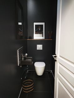 All Black Restroom, Black Small Toilet, Black Cloakroom Toilet, Black Water Closet, Black Wc Toilets, Black Toilet Room, Black Toilet Bathroom Ideas, Inspiration Wc, Small Powder Room Design