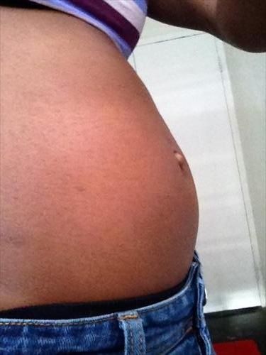 10 weeks #baby #bump 3 Months Pregnant Belly Bump, 10 Weeks Pregnant Bump, Pregnancy Prank Picture, Small Pregnancy Bump, 5 Weeks Pregnant Belly, Small Pregnant Belly, 3 Months Pregnant Belly, 4 Months Pregnant Belly, Baby Bump