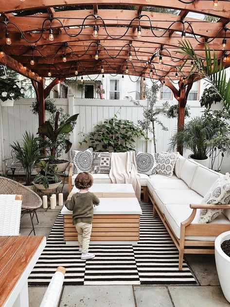 Furniture arrangement ideas, have to visit the totally smart furniture arrangement, excellent alteration reference 1595954687 Brooklyn Backyard, Backyard Patio Furniture, Small Pergola, Urban Backyard, Pergola Ideas, Backyard Seating, Pergola Design, Patio Inspiration, Garden Wallpaper