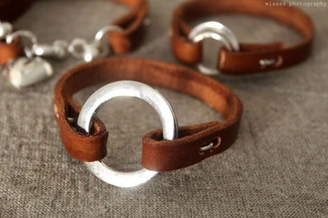 Awesome Leather Crafts to Try Diy Leather Bracelet, Diy Armband, Leather Jewellery, Weekend Projects, Jewellery Ideas, Leather Bracelets, Leather Projects, Inspired Jewelry, Leather Diy