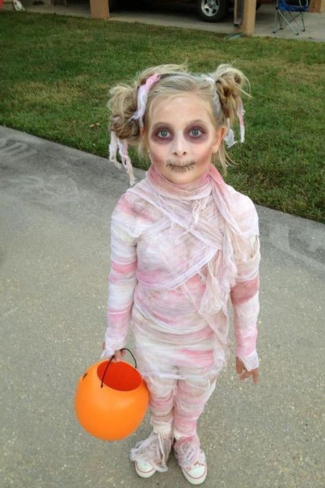 100 Cool Halloween Costume for Kids for 2019 - Hike n Dip Diy Mummy Costume, Dollar Tree Halloween Decor, Mummy Costume, Dollar Tree Halloween, Diy Halloween Costumes For Kids, Homemade Halloween Costumes, Diy Kostüm, Hallowen Costume, Zombie Costume