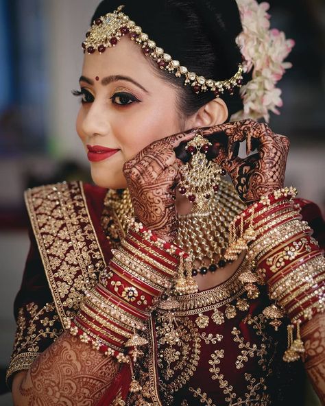 Stone stunned bangles with red chudis and jhumki gives wow appeal. #indianwedding #indianbride #bridaloutfit #bridaljewelery #bangles #bridalinspo #indianjewellery #indianbangles #choodas #redlehenga Brides Photoshoot, Wedding Closeup, Brides Photography, भारतीय दुल्हन संबंधी, शादी की ��तस्वीरें, Indian Bride Poses, Indian Bride Photography Poses, Wedding Bangles, Indian Wedding Poses