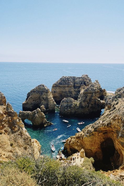 Aesthetic Green Nature, South Portugal, Beach Vibes Aesthetic, Retro Film Camera, Boat Vacation, Picture Travel, Lagos Portugal, Camera Vintage, Retro Film