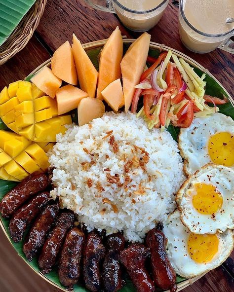 Pinoy Food Filipino Dishes Aesthetic, Pinoy Breakfast Platter, Filipino Breakfast Platter, Filipino Breakfast Aesthetic, Bilao Food Ideas, Pinoy Food Filipino Dishes, Kamayan Feast, Pinoy Street Food, Pinoy Breakfast