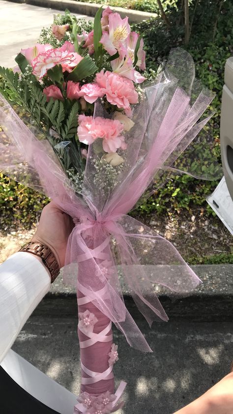 DIY ballet bouquet 💐 had fun making this for Kylyns recital!! 💗💐 Ballet Flowers Bouquet, Ballet Recital Bouquet Ideas, Ballet Gifts Diy, Ballet Recital Flowers, First Recital Gift, Recital Flowers For Dancers, Nutcracker Ballet Gifts For Dancers, Dance Recital Flower Bouquet Ideas, Ballet Recital Flower Bouquet