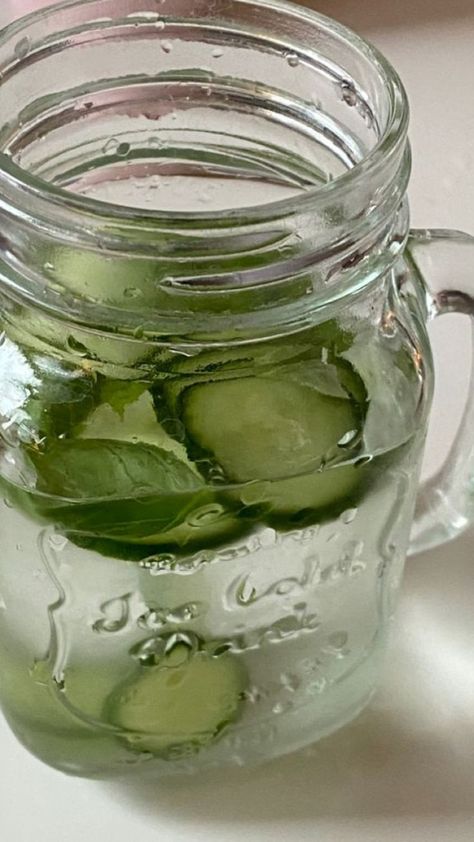 Cucumber water detox Advanced Workout Plan, Water Cucumber, Cucumber Detox Water, Drinking Hot Water, Cucumber Water, Water Aesthetic, Cute Snacks, Healthy Food Motivation, Liver Detox