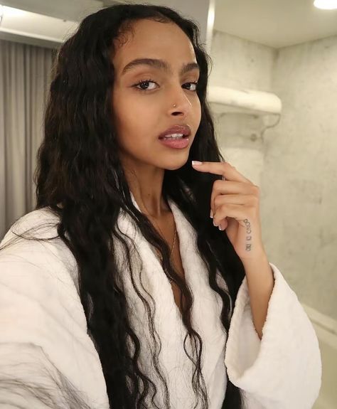 Cute Selfies, African Makeup, Ethiopian Women, 1 Hotel, Pretty Aesthetic, Exotic Women, Aesthetic Tiktok, African Girl, African Beauty