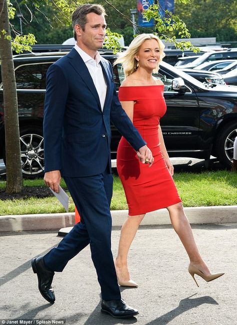 Ready to roll: Megyn happily flashed a wide smile at the cameras, while her husband looked somewhat bemused by the attention Tight Red Dress, Wide Smile, Tennis Tournament, Moms Fashion, Megyn Kelly, Red Prom, Bright Spring, Lace Evening Dresses, Us Open