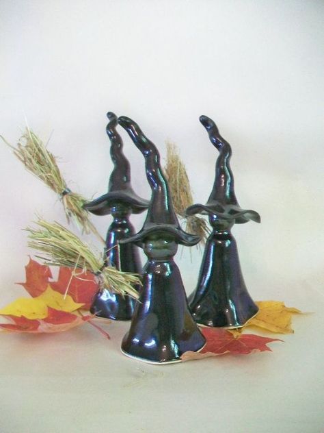 witches Witch Figurines Diy, Spooky Ceramic Ideas, Pottery Ideas Halloween, Halloween Pottery Ideas, Ceramic Witches, Pottery Witch, Witchy Pottery, Witch Pottery, Autumn Pottery