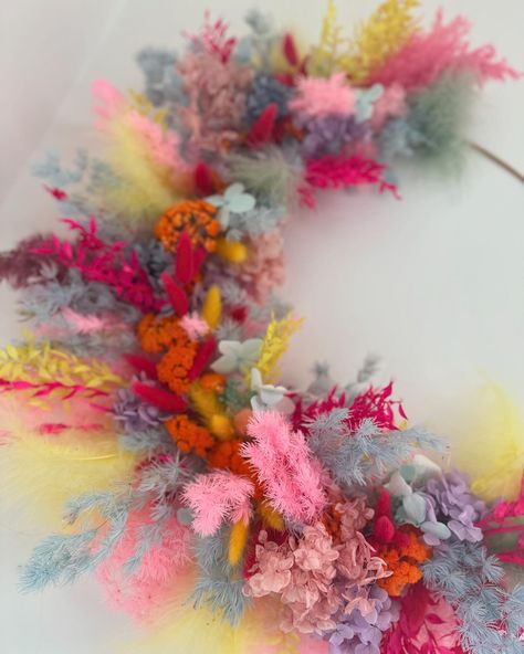 B̶E̶ B̶O̶L̶D̶ … 🩷💛🧡💚 I love it when a customer requests COLOUR!! This one a is a bespoke order from my little Etsy shop, using a mix of dried and preserved florals and some fluffy feathers for that added texture! This hoop will last up to 7 years or more!! Manifesting more of these requests and perhaps wedding flowers in these tones and vibes 🙏🏼 I would welcome the challenge! 🌸🥰 Who loves a bit of colour!?? 👇🏻 Flowers With Feathers, Event Stylist, The Challenge, Be Bold, I Love It, Love It, Feathers, Wedding Flowers, Bespoke