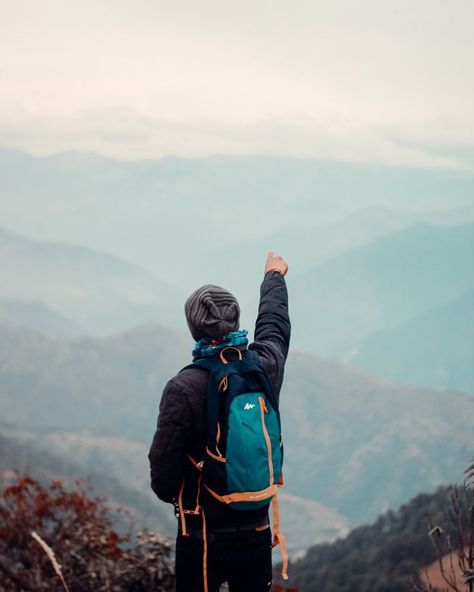 Kodaikanal Photography, Mountain Photography People, Mountains Photoshoot, Travel Photography Ideas, Outdoor Poses, Chandra Shekhar, Mountain Photoshoot, Custom Bikes Cafe Racers, Jungle Photography