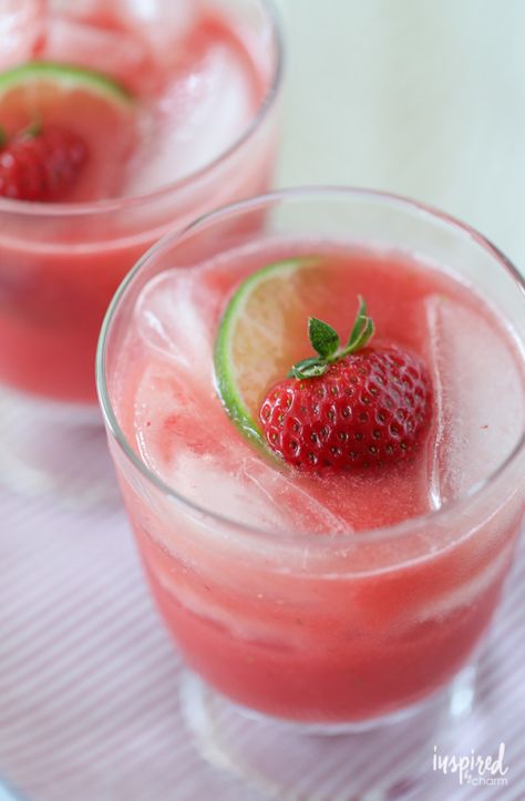 This Berry Watermelon Limeade is the perfect refreshing summer drink recipe. #strawberry #watermelon #limeade #drink #recipe #mocktail Watermelon Mocktail Recipe, Best Strawberry Desserts, Watermelon Mocktail, Watermelon Limeade, Desserts For Summer, Summer Drink Recipe, Limeade Recipe, Recipe Strawberry, Summer Drink Recipes