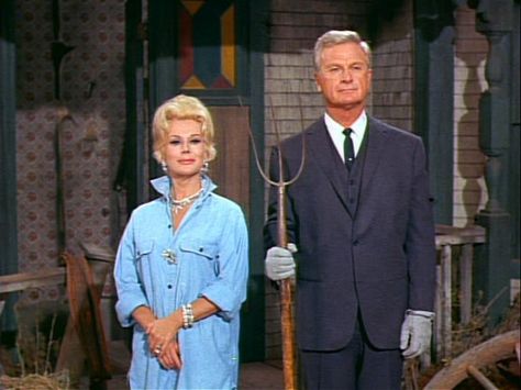 1960's 'American Gothic' - Eva Gabor & Eddie Albert in 'Green Acres' Green Acres Costume, Green Acres Tv Show, Gabor Sisters, Eva Gabor, Christmas Classics, Pond Landscaping, Green Acres, Childhood Tv Shows, Christmas Portraits