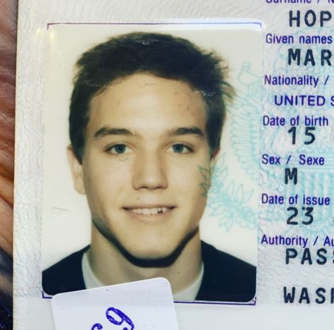 Mark Hoppus Blink 182 Tom Delonge, Punk Guys, Blink 182 Tom, Mark Hoppus, Body Pic, Tom Delonge, Passport Photo, Hot Band, Taking Over The World