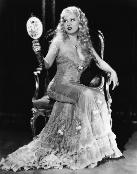 Mae West Ruled Fashion in 1933 | Vogue Jacqueline De Ribes, Classic Hollywood Glamour, Vintage Hollywood Glamour, Fan Bingbing, Mae West, Ava Gardner, Old Hollywood Stars, Classic Actresses, Actrices Hollywood