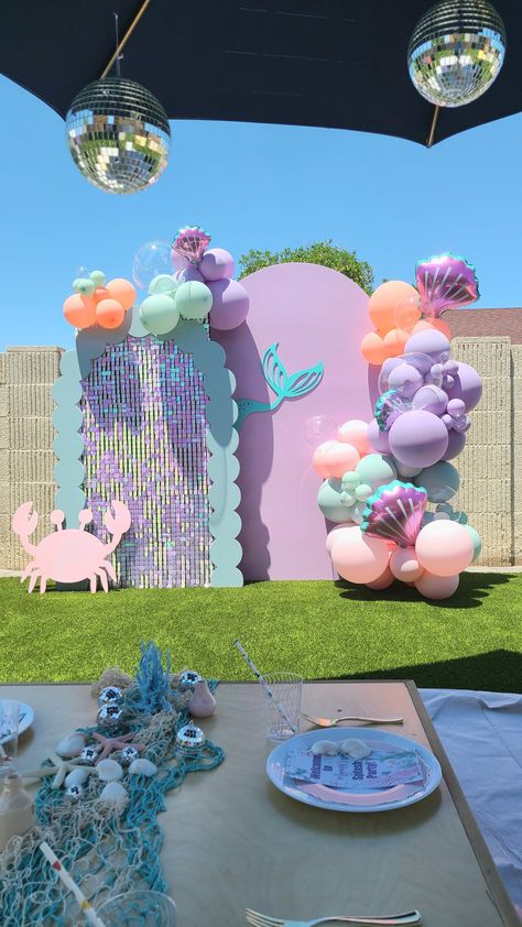 Mermaid picnic theme Birthday Mermaid Decorations, Mermaid Picnic Birthday Party, Mermaid Party At The Park, Mermaid Outdoor Party, Sister Birthday Themes Party Ideas, Mermaid Theme Pool Party, Diy Mermaid Themed Birthday Party, Hello Kitty Mermaid Party, Mermaids Birthday Party Ideas