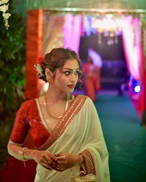 Bengali Look, Best Indian Wedding Dresses, Durga Pooja, Indian Bridesmaid Dresses, Bengali Bridal Makeup, Cotton Saree Blouse Designs, Simple Saree Designs, Bengali Bride, New Saree Blouse Designs