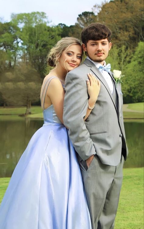 Ball Gown Couple Pictures, Prom Photoshoot Couples Fun, Boyfriend Girlfriend Prom Pictures, Prom Photos Couple Aesthetic, Non Couple Prom Pictures, Prom Photoshoot Couples Cute Poses, Prom Fotoshoot Ideas Couple, Photo Ideas For Matric Farewell, Cute Prom Photo Ideas