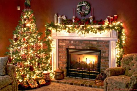 55 Warm Christmas Living Room Décor Ideas Irish Christmas Traditions, Classic Christmas Music, Classic Christmas Songs, Christmas Tree And Fireplace, Irish Christmas, Christmas Desktop, Real Christmas Tree, Christmas Living Rooms, Dean Martin