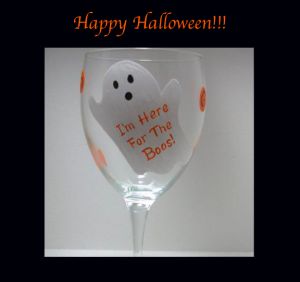 Incorporating wine into your Halloween festivities! Hallowen Ideas, Here For The Boos, Halloween Wine, Diy Halloween Decor, Painted Glasses, Wine Decor, Halloween Inspiration, A Ghost, Fall Holidays