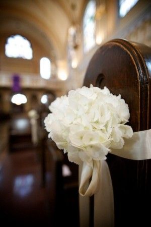 Simple and pretty. White Hyrdrangea Pew With simple bow - really like this ...maybe lace or burlap bow and only need 1 hydrangea each side every second pew! Pew Decorations, Pew Ends, Church Pew, Church Flowers, Aisle Decor, White Hydrangea, Wedding Aisle, Church Decor, Church Wedding