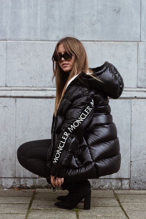 Moncler Outfit, Moncler Jacket Women, Best Winter Jackets, Oversized Puffer Jacket, Moncler Women, Moncler Jacket, Winter Attire, Jackets Men Fashion, Jackets Women