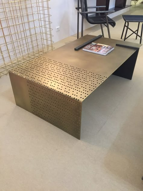 Metal Tree Art, Metal Furniture Design, Unique Coffee Table, Centre Table, Diy Furniture Renovation, Metal Tree, Metal Sheet, Steel Furniture, French Furniture