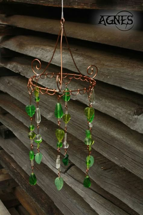 Copper Wire Suncatchers, Diy Copper Wire Projects, Copper Wire Crafts Diy, Wire Suncatcher Diy, Beads And Wire Sun Catcher, Wire And Bead Crafts, Bead And Wire Crafts, Copper Suncatcher, Wire Sun Catcher