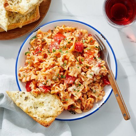 Mafalda Pasta, Bell Pepper Pasta, Blue Apron Recipes, Pastas Recipes, Pepper Pasta, Creamy Tomato Sauce, Cheesy Bread, Mascarpone Cheese, Blue Apron