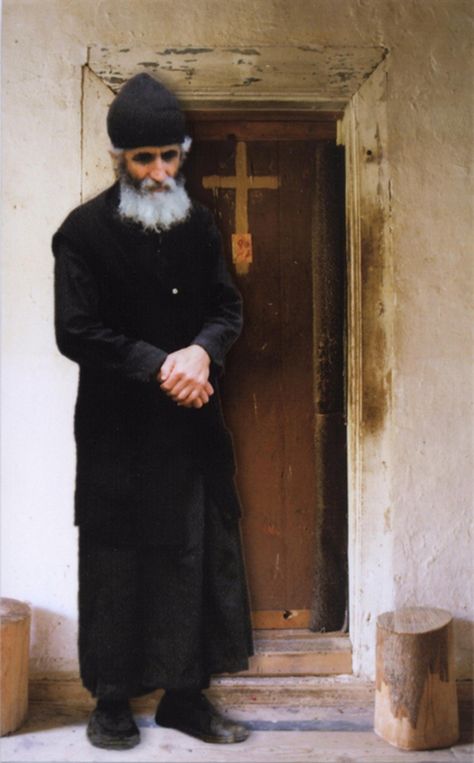 St Paisios and the woman in Hell Saint Paisios, Eastern Orthodox Church, Mount Athos, Hope In God, Russian Orthodox, Holy Father, Eastern Orthodox, Picture Icon, Orthodox Christianity