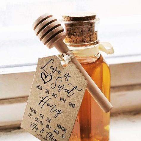 Jar Wedding Favors, Honey Jar Wedding Favors, Practical Wedding Favors, Honey Favors, Honey Wedding Favors, Wedding Favor Gift Tags, Barn Wedding Inspiration, Favour Jars, Floral Wedding Favors