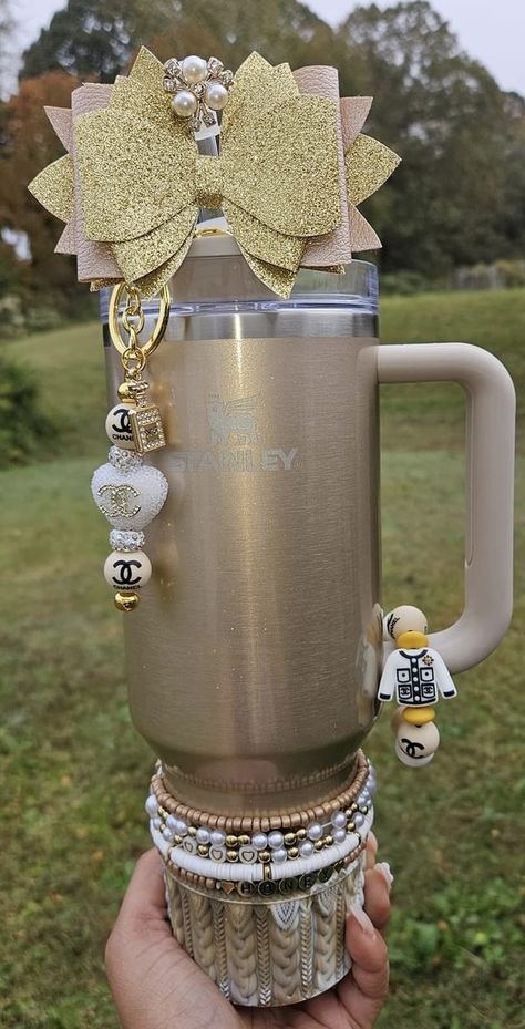 School Self Care, Stanley Cup Ideas, Bedazzled Things, Food Decals, Bloxburg Food, Bloxburg Food Decals, Stanley Products, Fancy Cup, Trendy Water Bottles