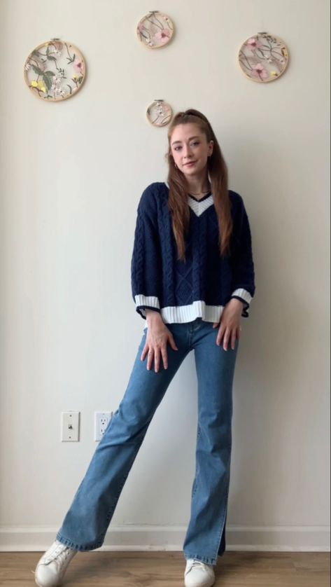 Navy Blue Outfit Idea For Fall 🍂💙☕️ I’m wearing an oversized navy blue canle knit sweater, white sneakers, and flared jeans. Chic, cozy, and casual. Blue And White Outfits, Navy Blue Outfit, Navy Blue Sweater, Layering Outfits, Cable Sweater, Sweater White, Blue Outfit, J Fashion, Flared Jeans