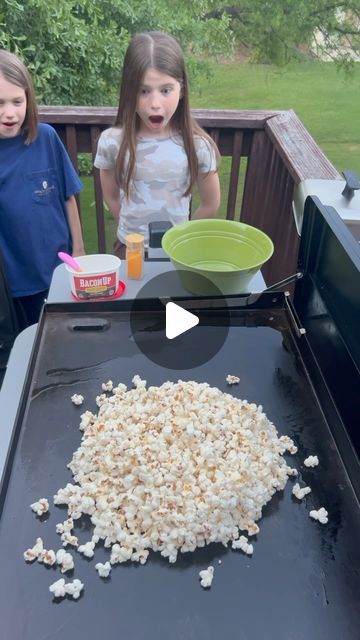 Cooking On The Grill Ideas, Camping Breakfast Blackstone, Things To Make On A Griddle, Ground Beef Recipes On Blackstone, Quick Black Stone Meals, Blackstone Popcorn Recipe, Popcorn On Blackstone, Blackstone Griddle Hacks, Blackstone Griddle Care