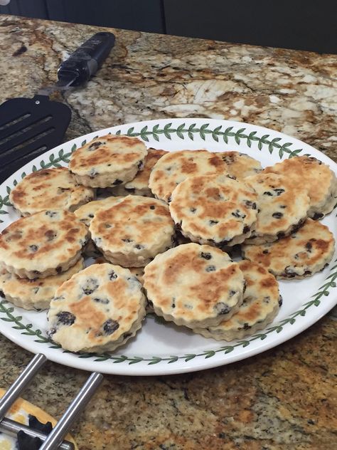 Welsh Cakes Recipe, Peanut Butter Pudding, Christmas Cookie Frosting, Welsh Cakes, Skillet Cookies, Welsh Recipes, Mennonite Recipes, Butter Pudding, Scottish Recipes