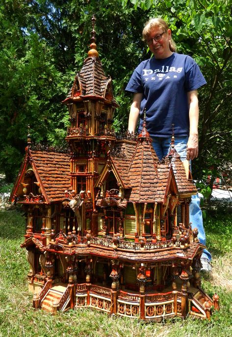 Carson Mansion, Fairy House Crafts, Diy Woodworking Projects, Magic House, Haunted Dollhouse, Doll House Plans, Doll House Crafts, Victorian Dollhouse, Fairy Garden Houses