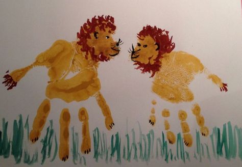 Hand print lion L Is For Lion, Lion And The Mouse, Baby Art Projects, Footprint Art, Handprint Craft, Handprint Crafts, Jungle Party, Handprint Art, Baby Art