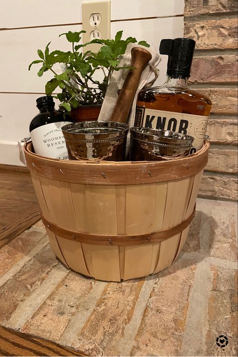 Derby Gift Basket Ideas, Prizes For Kentucky Derby Party, Kentucky Derby Favors, Kentucky Derby Auction Theme, Derby Party Centerpieces, Kentucky Derby Prizes, Kentucky Derby Gift Basket Ideas, Bourbon Raffle Basket Ideas, Kentucky Derby Fundraiser Ideas