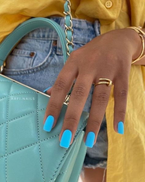 47 Bright Summer Nails and Summer Nail Ideas You'll Want to Create For the Summer Dip Powder Nails Short Squoval, Nails For Dubai, Short Turquoise Nails, Turquoise French Tip Nails, Basic Summer Nails, Dubai Nails, Shellac Nails Summer, Nails Turquoise, Bright Blue Nails