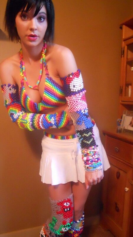 Kandi Shirt, Kandi Top, Kandi Tie, Scene Kandi, Pulseras Kandi, Diy Kandi Bracelets, Diy Kandi, Kandi Kid, Kandi Ideas