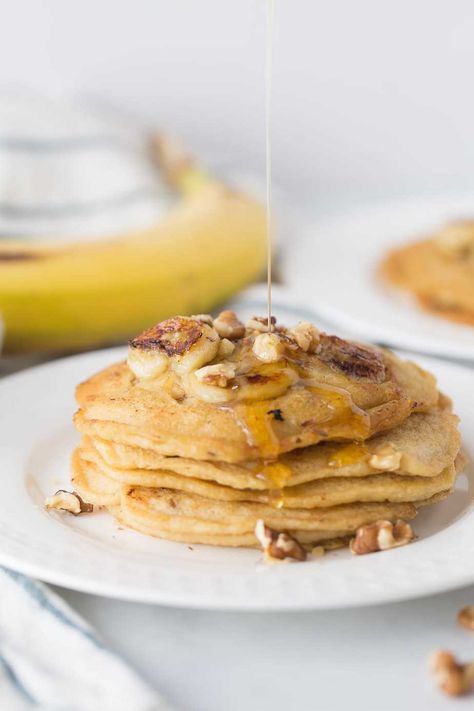 Pancakes with Caramelized Bananas and Walnuts - Confessions of a Fit Foodie Gluten Free Banana Pancakes, 21 Day Fix Breakfast, Dairy Free Pancakes, 21 Day Fix Diet, Clean Breakfast, 21 Day Fix Meal Plan, Caramelized Bananas, Clean Eating Breakfast, Fit Foodie