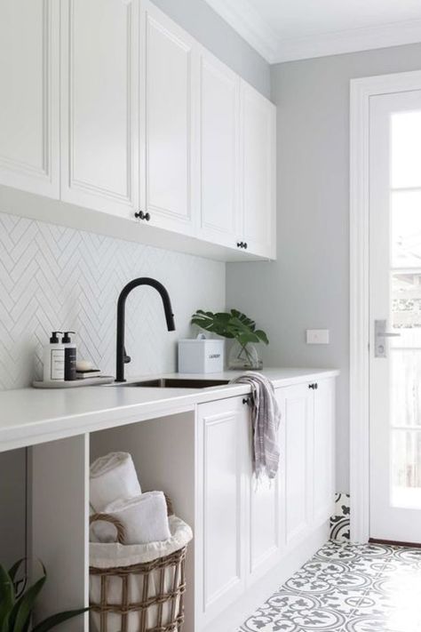 Elegant Laundry Room, Laundry Room Tile, White Laundry Rooms, Laundry Room Flooring, Dream Laundry Room, White Laundry, Mudroom Laundry Room, Laundry Room Layouts, Laundry Room Renovation