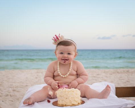 1 Year Old Cake Smash Photography - http://www.ljenningsphotography.com/1-year-old-cake-smash-photography/ Smash Cake Beach, Old Cake, Sunset Session, Cake Smash Photography, Smash Cake, Baby Ideas, Beautiful Family, Cake Smash, Beach Photos