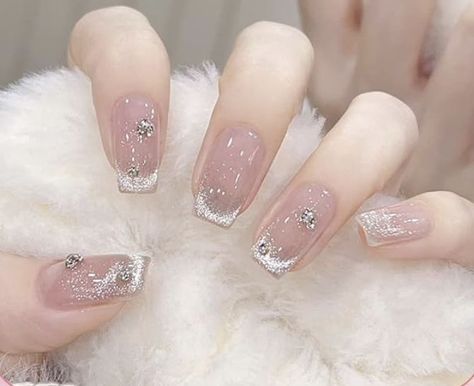 Bedazzled Cat Eye Light Pink Nails Silver Sparkly Nails, Magnetic Nail Polish, Crystal Cat, Light Pink Nails, Magnetic Nails, Nail Polish Set, Cat Eye Gel, Cat Eye Nails, Diamond Nails