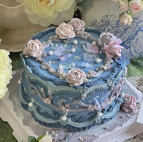 Cottage Core Cakes, Bridgerton Cake, Victorian Cakes, Fantasy Cakes, Bd Cake, Bolo Vintage, Vintage Birthday Cakes, Cake Piping, Making Cakes