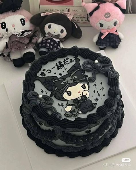 Kuromi Cake, Gothic Birthday Cakes, Tort Hello Kitty, Goth Cakes, Bolo Da Hello Kitty, Snacks Japonais, Hello Kitty Birthday Cake, Anime Cake, Vintage Birthday Cakes